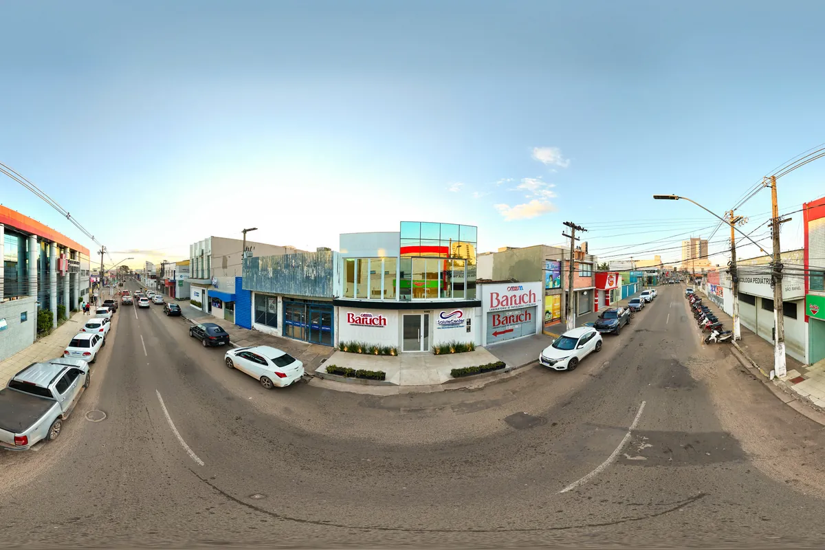 Vista panorâmica da rua com o prédio do laboratório