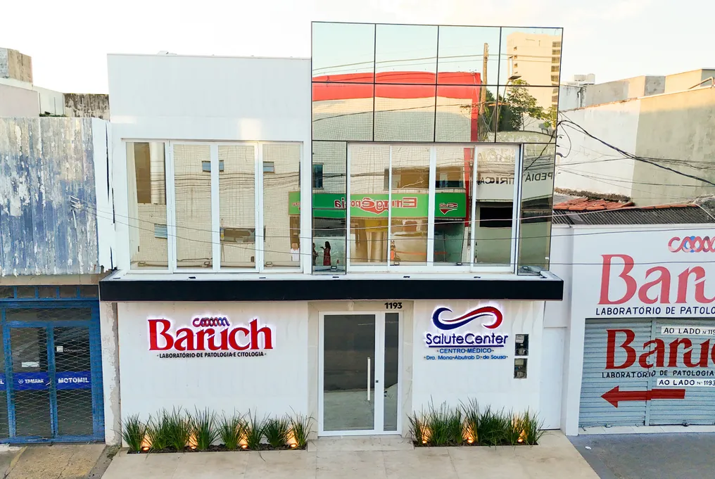 Fachada da unidade Baruch durante o dia